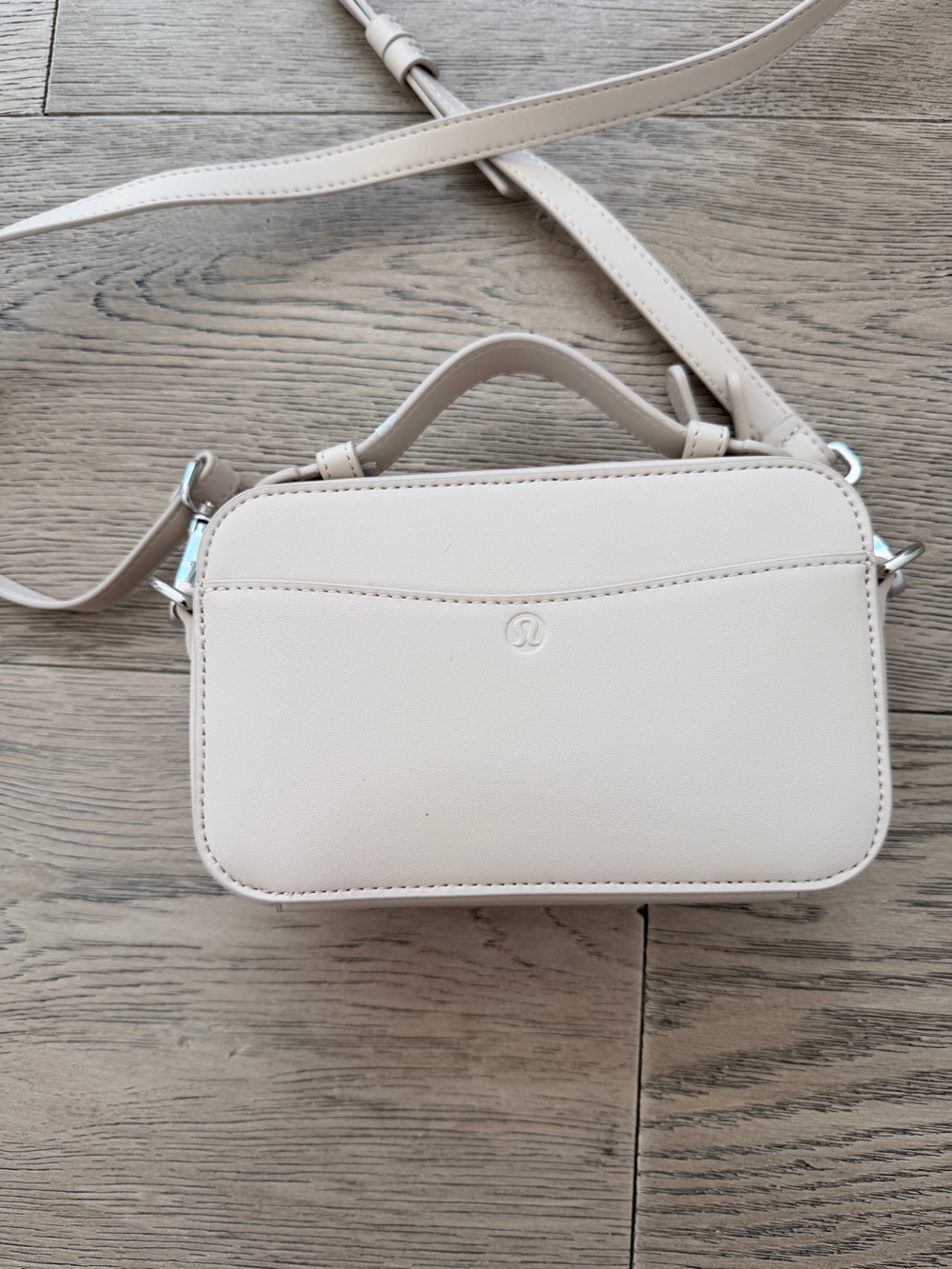 lululemon athletica leather alternative camera bag NWOT - Picture 3 of 4